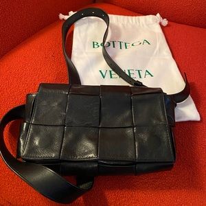 BOTTEGA VENETA Women’s/Men’s Cassette Belt Bag/Mini intreccio leather belt bag